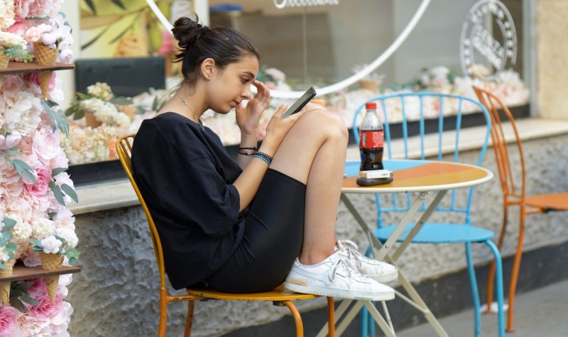 Jebakan Manis Pinjol: Mengapa Gen Z Rentan Terjerat dan Bagaimana Melawannya?