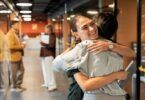 Fenomena Job Hugging