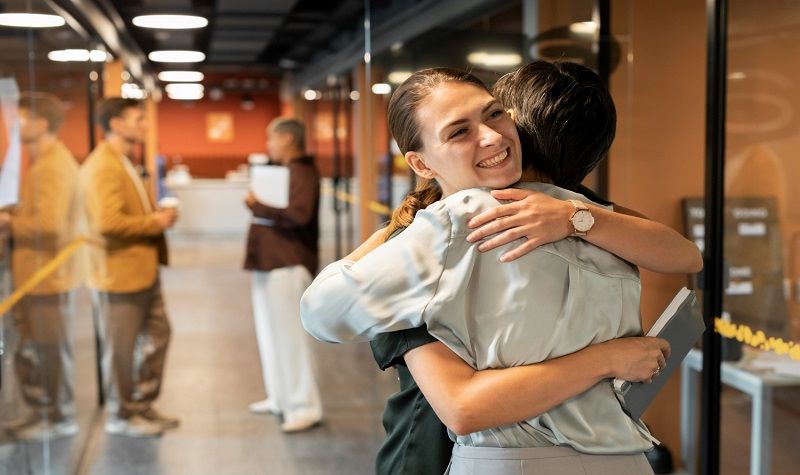 Fenomena Job Hugging